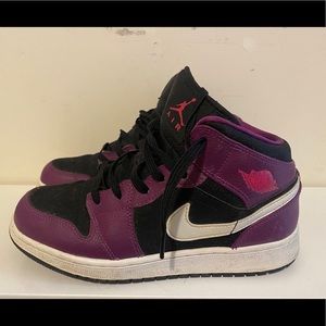 Nike Jordan 1s. GS size 5.5. Woman’s size 7.
